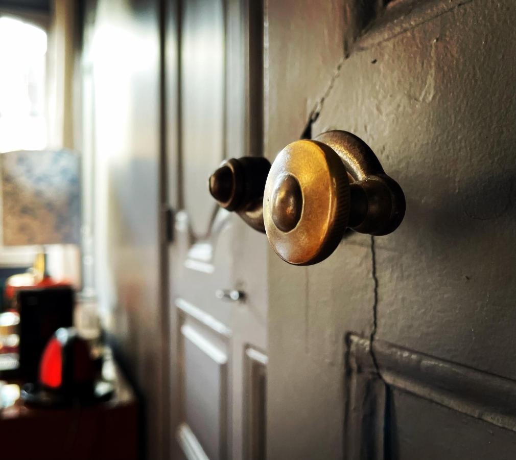 La Maison Aux Murs Anciens Et Ses Chambres Tarbes Exteriör bild