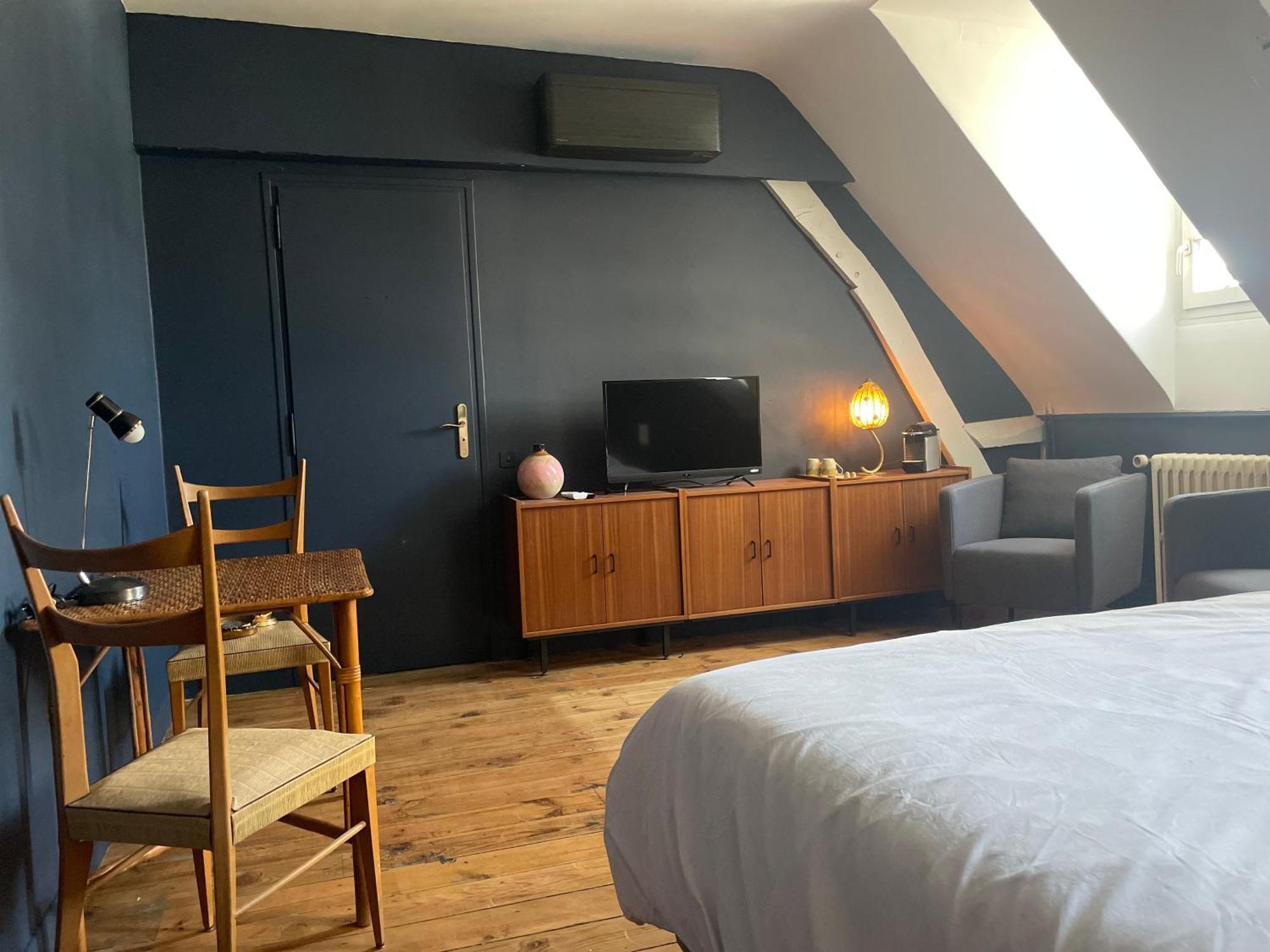 La Maison Aux Murs Anciens Et Ses Chambres Tarbes Exteriör bild