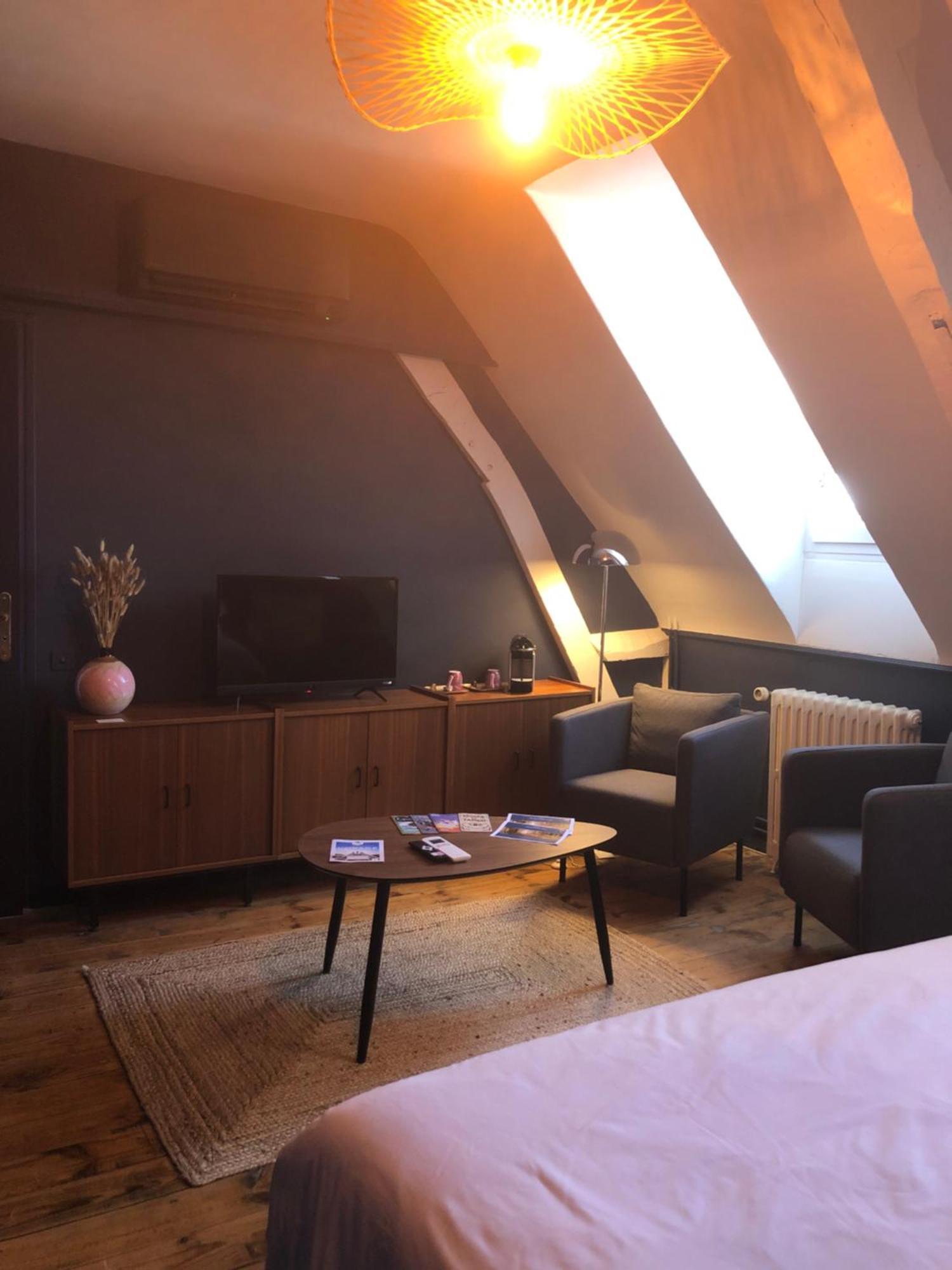 La Maison Aux Murs Anciens Et Ses Chambres Tarbes Exteriör bild