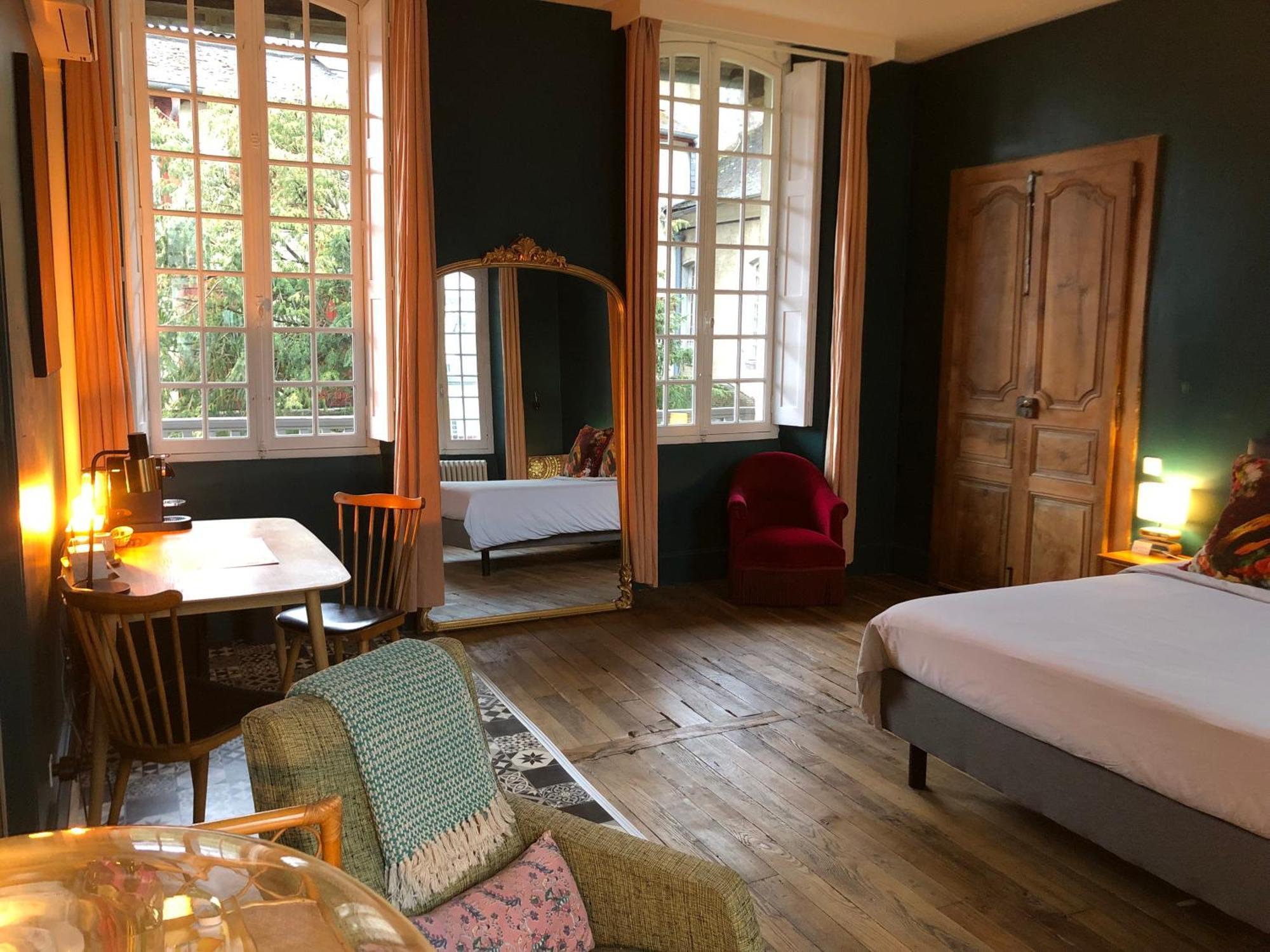La Maison Aux Murs Anciens Et Ses Chambres Tarbes Exteriör bild